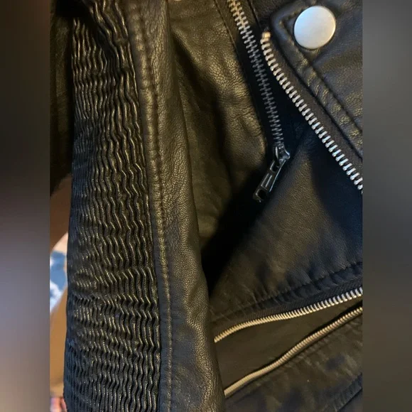 🔥 NWOT Black Faux leather cropped moto jacket - XS - Picture 14 of 15